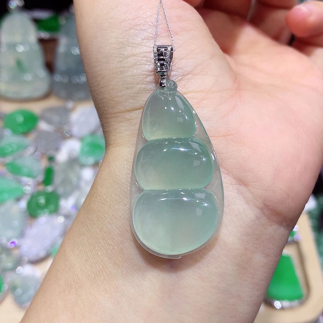 翡翠18K金镶嵌颈饰豆子