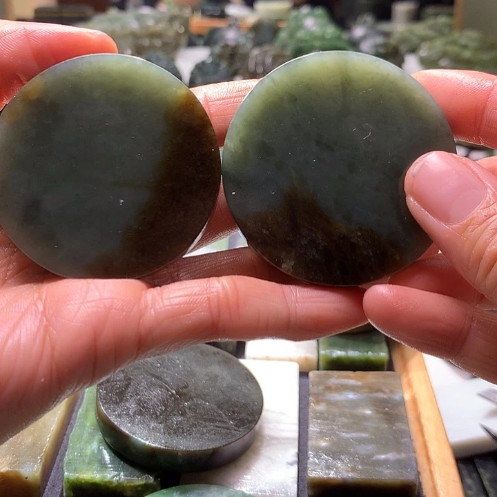 用***号和田玉（糖玉）未镶嵌珠宝半成品