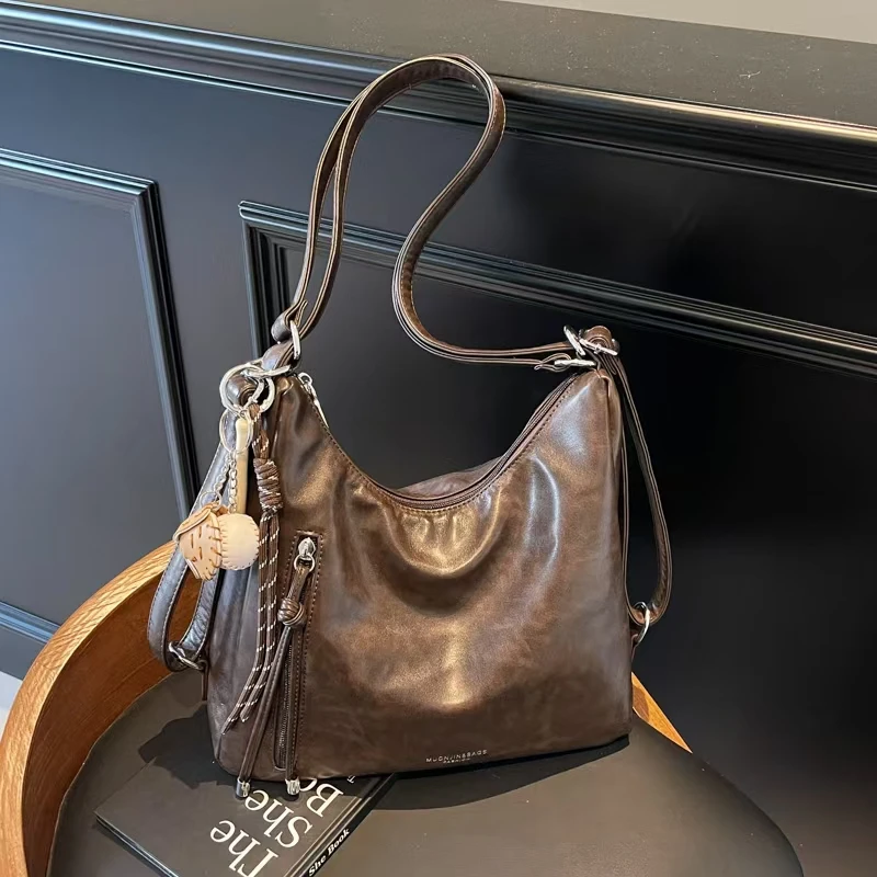 高级感小众轻奢包包女2025新款百搭超火上班通勤大包大容量托特包