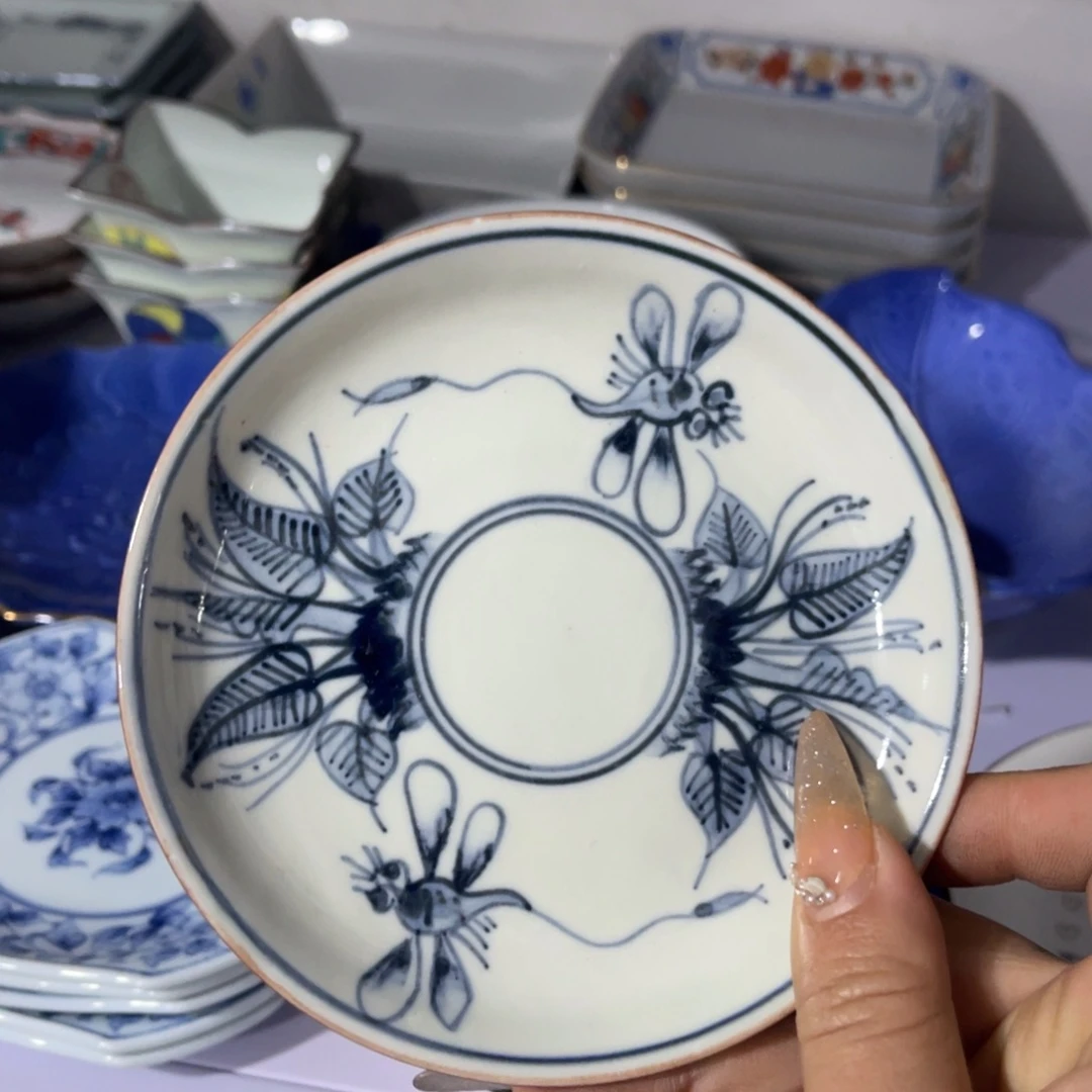 悉***多这两家店在一条马路附近