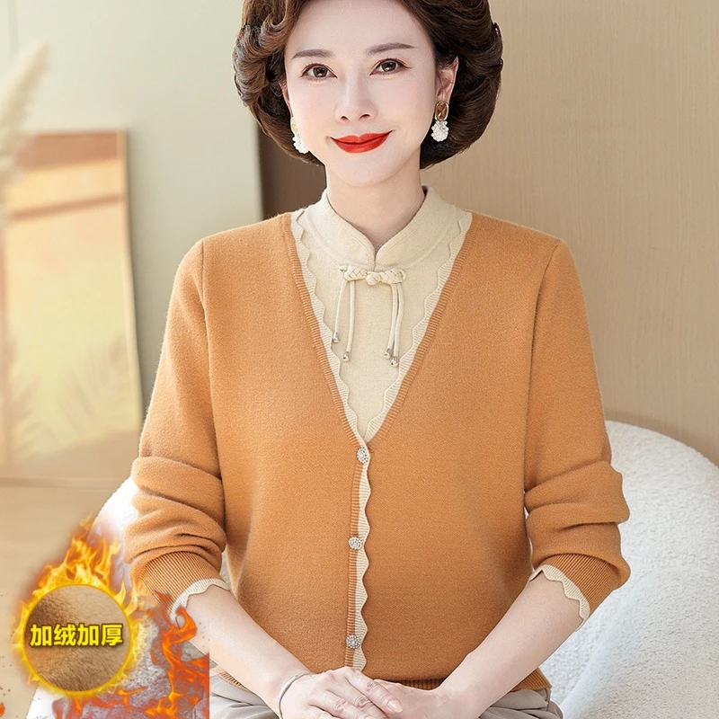 妈妈冬装2025新款一体绒毛衣保暖上衣中老年女加绒加厚打底衫套装
