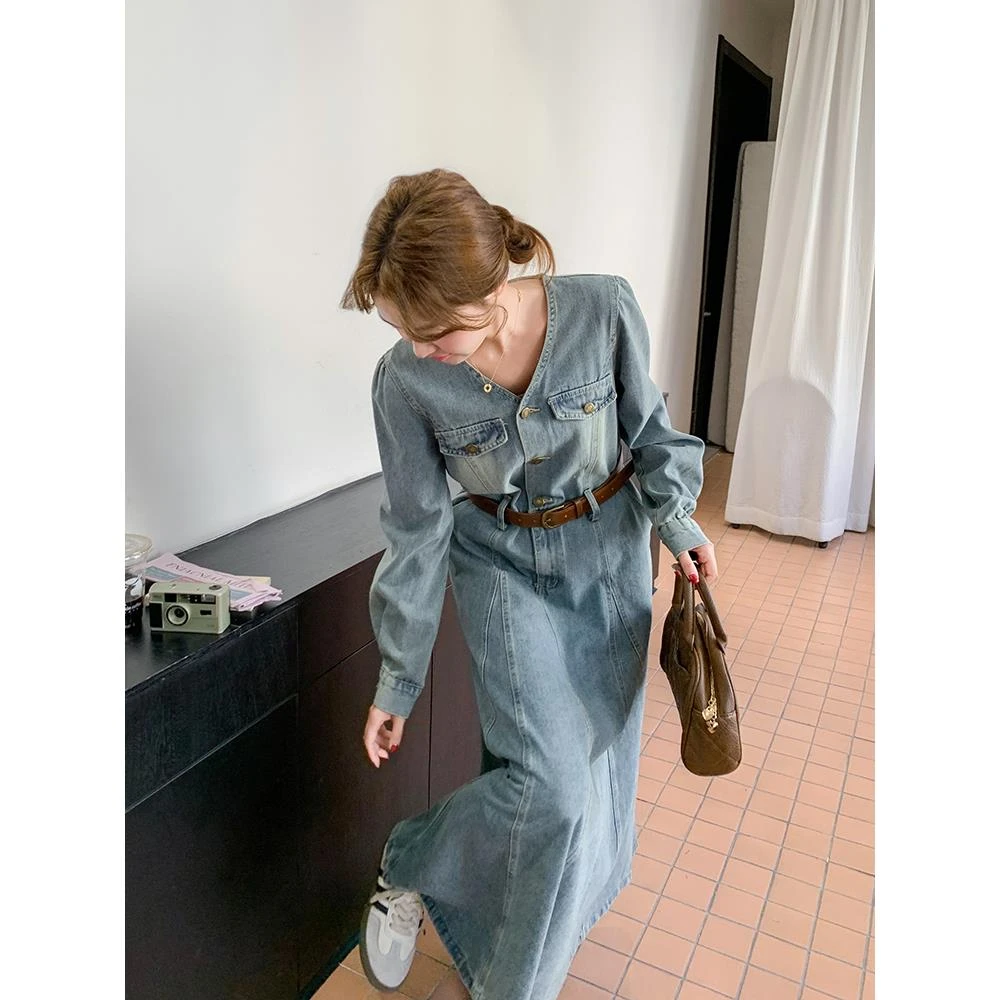 V领收腰牛仔连衣裙女春秋2025新款显瘦气质法式独特流行长裙爆款