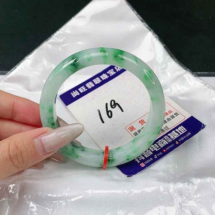 翡翠手镯未镶嵌翡翠12