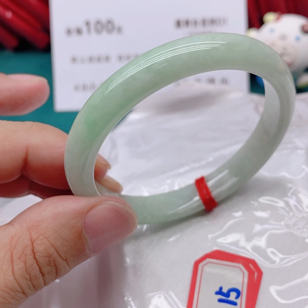 翡翠手镯未镶嵌?*子15555555555