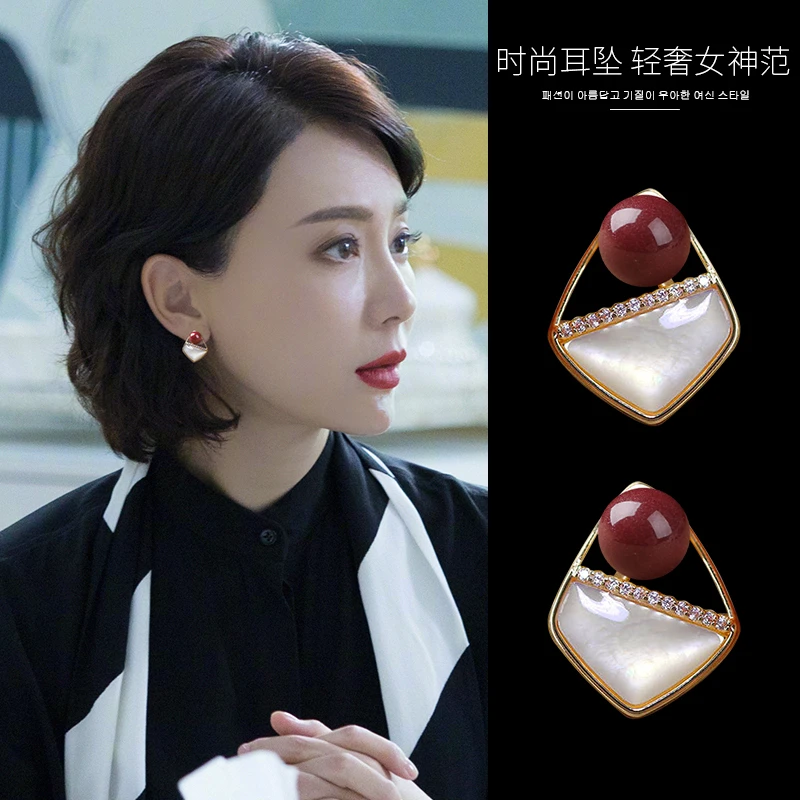925银莫桑石耳饰 气质耳钉2025年轻奢高级感个性绝美复古红色耳环