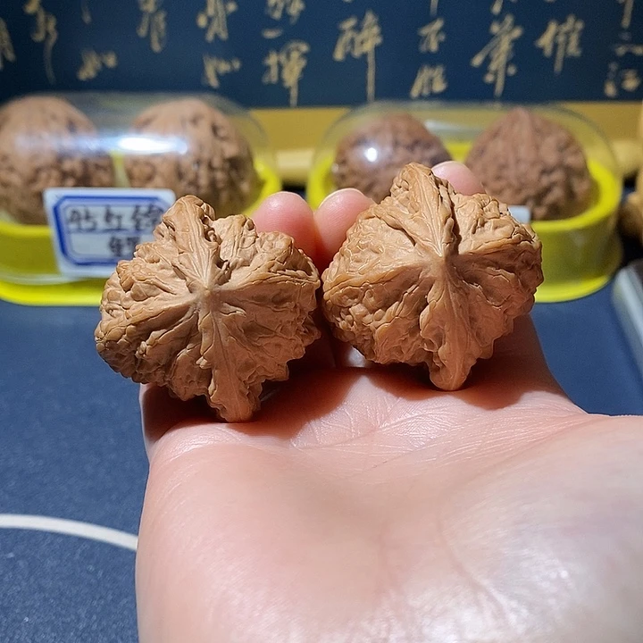 文玩核桃吊坠梅花印