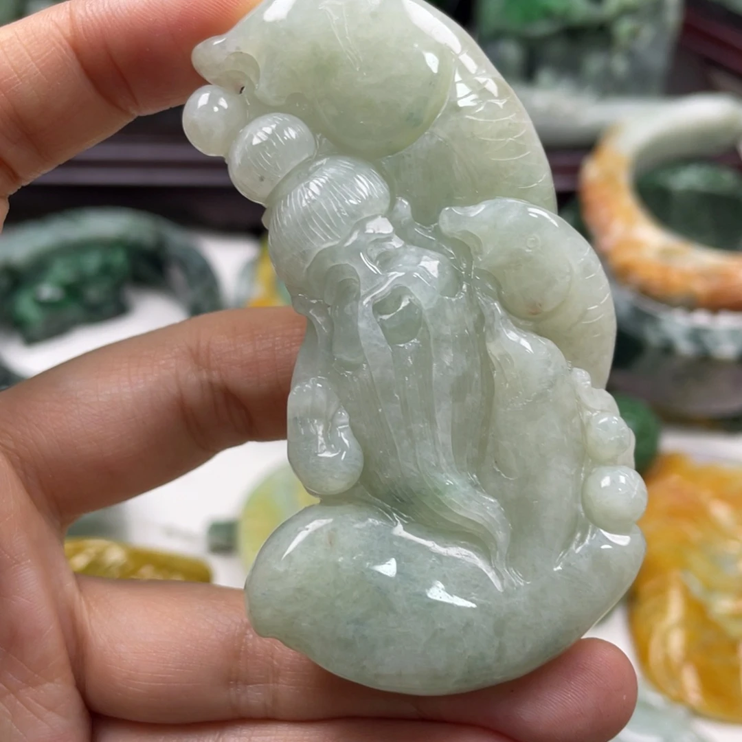 翡翠未镶嵌颈饰牌子