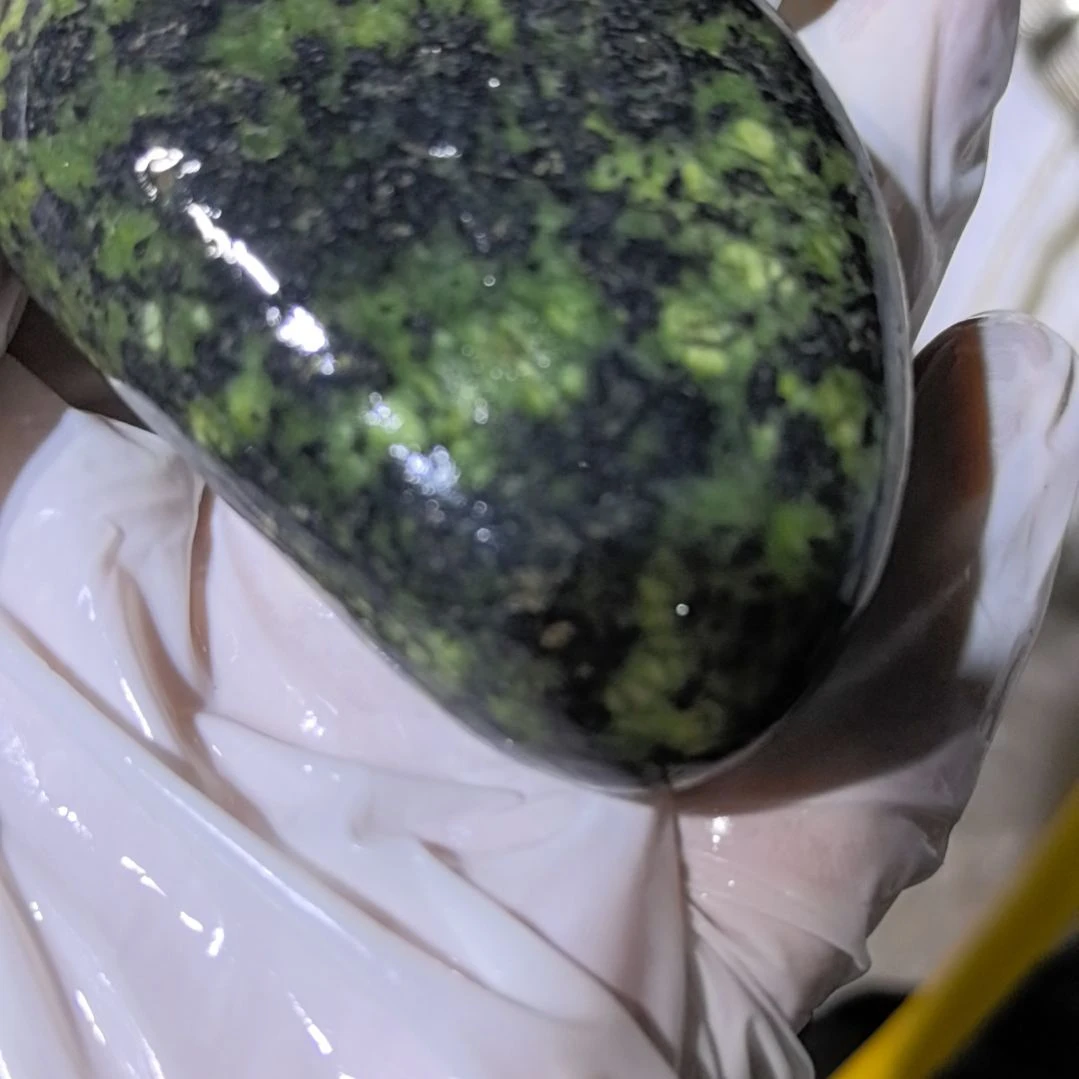 岚***上有机玻璃藏玉药王石原石