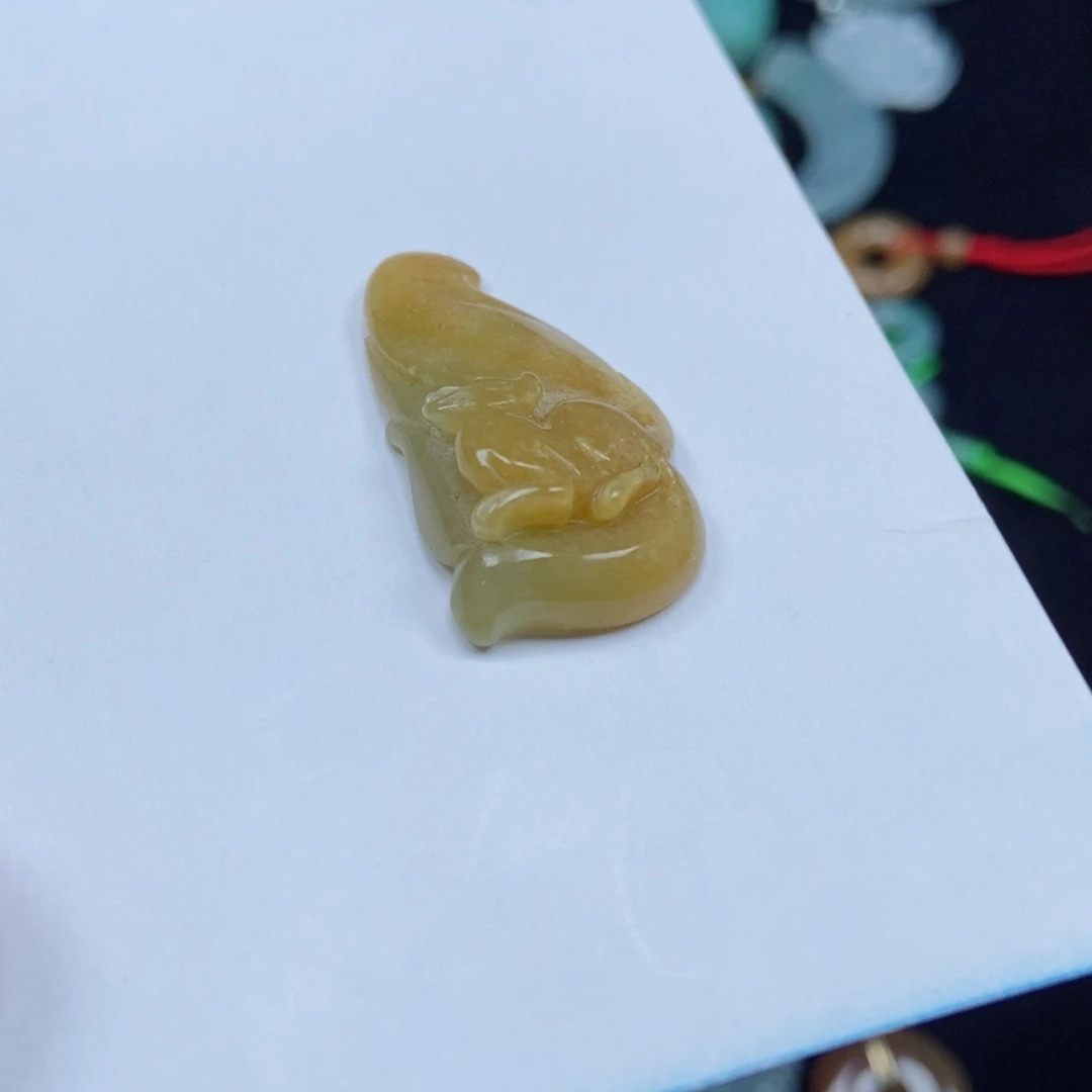 *****翡翠未镶嵌颈饰九尾狐