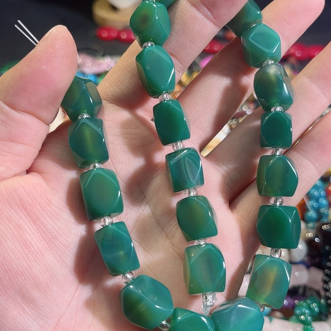 玛瑙/玉髓未镶嵌珠宝半成品绿八棱一条11mm