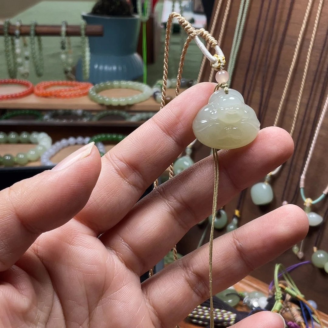 和田玉未镶嵌颈饰