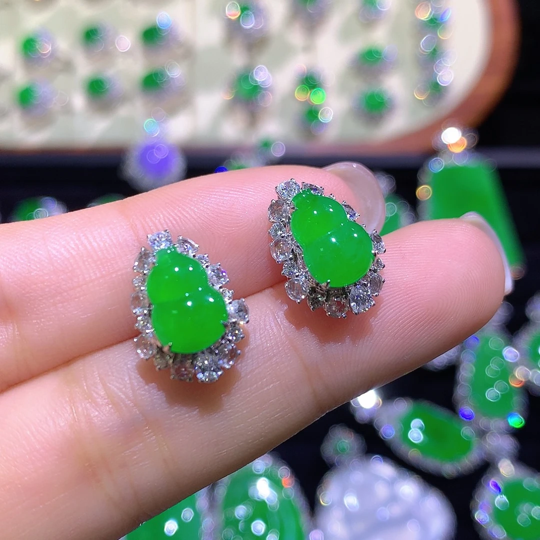 翡翠18K金镶嵌耳饰高冰满绿葫芦耳钉