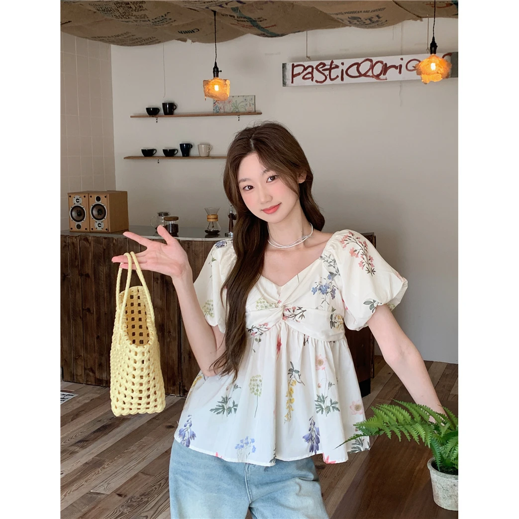 2025新款年夏季气质百搭韩系温柔V领泡泡袖碎花小衫洋气减龄