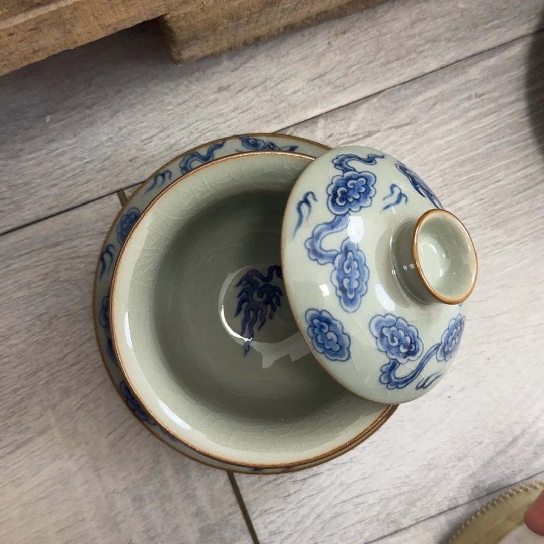 龙元宝盖碗的的微瑕