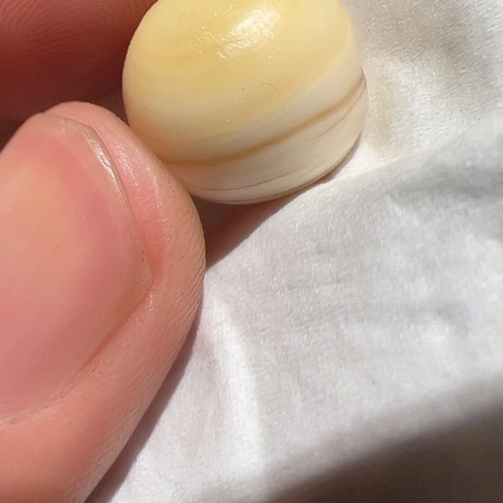 玻璃颈饰在这里的