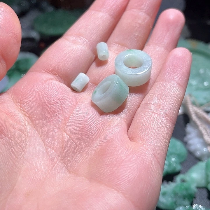 翡翠未镶嵌颈饰天