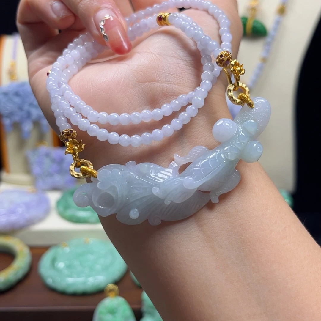 翡翠未镶嵌颈饰锦鲤