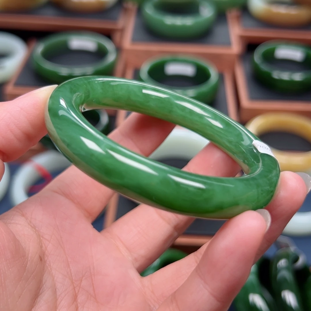 未镶嵌手镯和田玉（碧玉）
