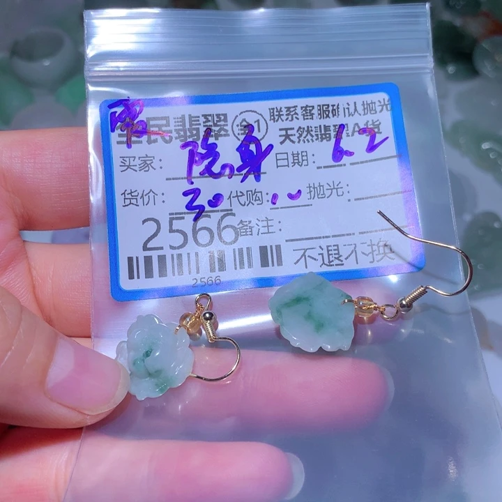 翡翠未镶嵌颈饰隐**候