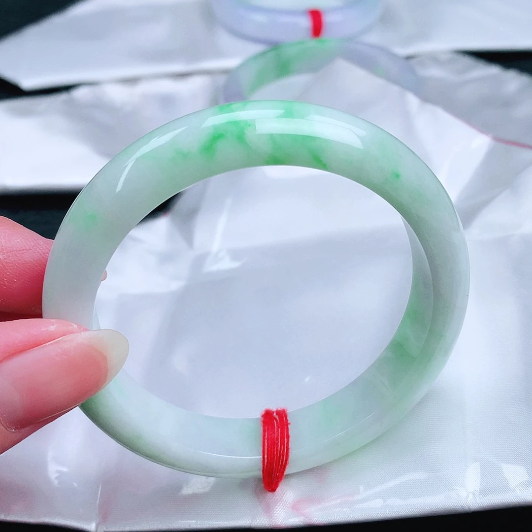 翡翠未镶嵌手镯。。