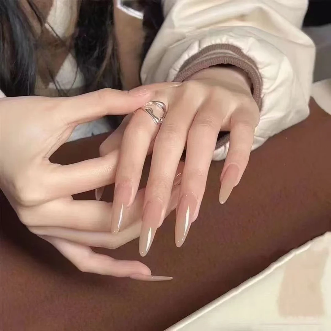 裸色显白穿戴甲秋冬手工美甲气质渐变高级感简约轻奢指甲贴片