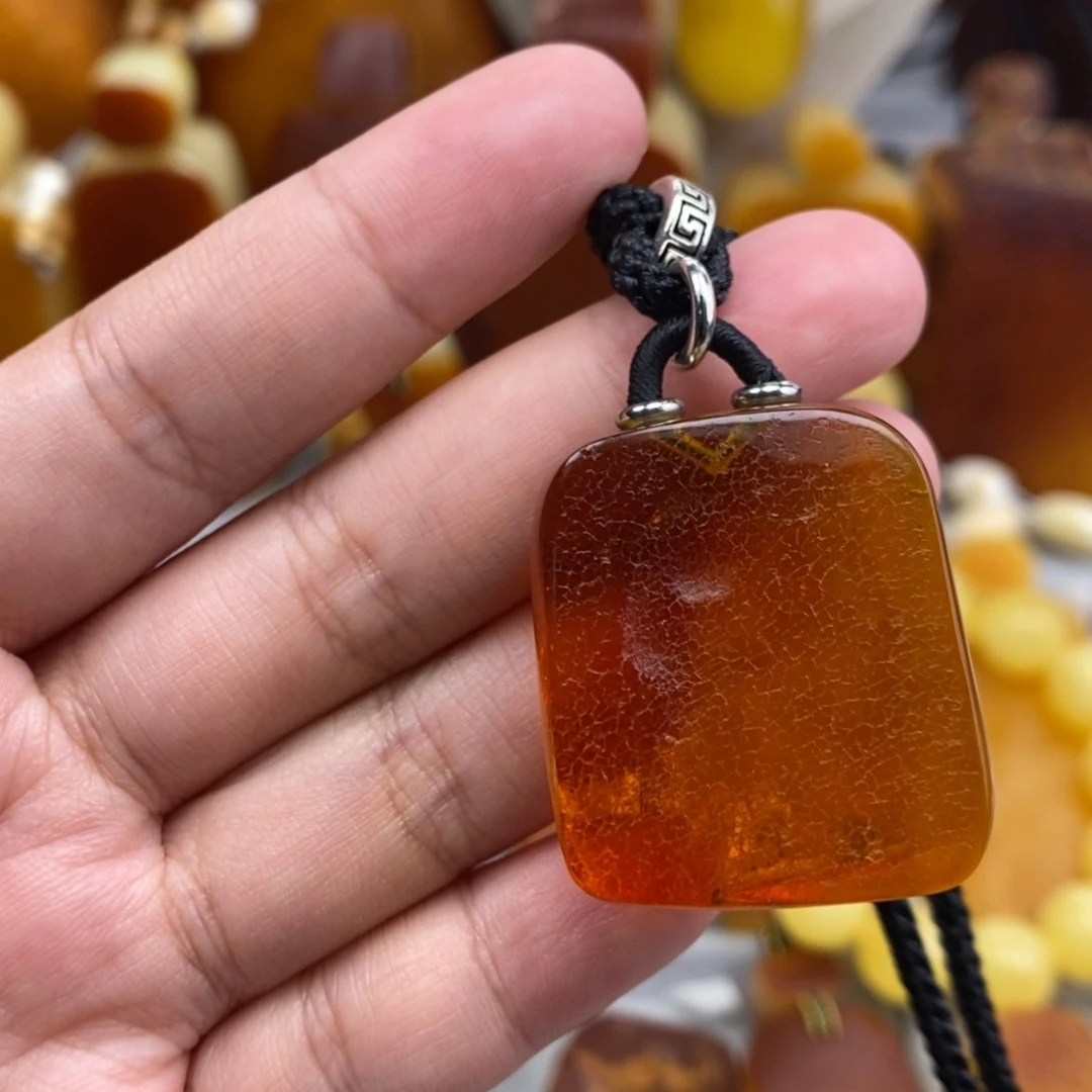 琥珀吊坠(赠链)未镶嵌