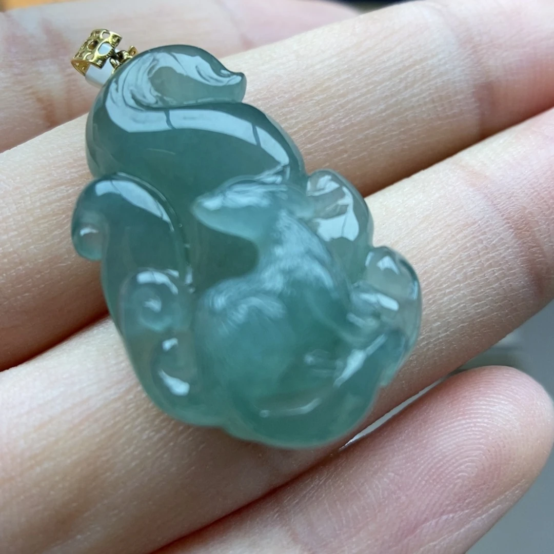 翡翠18K金镶嵌颈饰吊坠