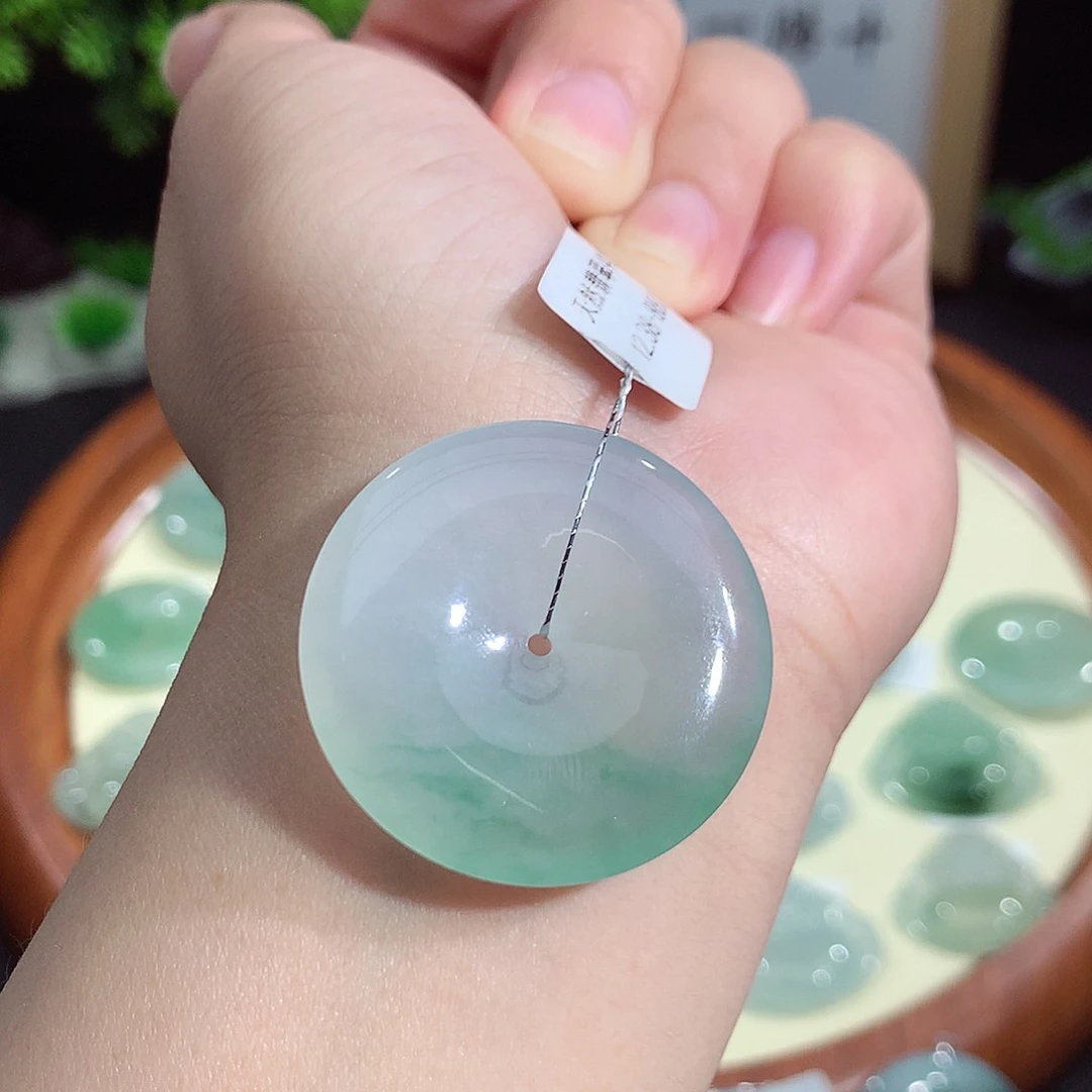 翡翠未镶嵌颈饰平安扣