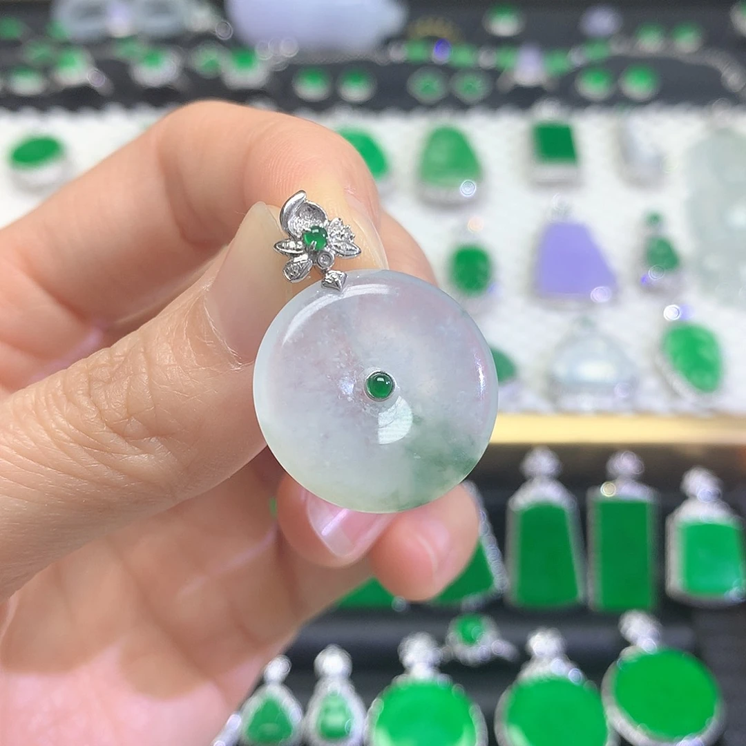 颈饰18K金镶嵌翡翠吊坠