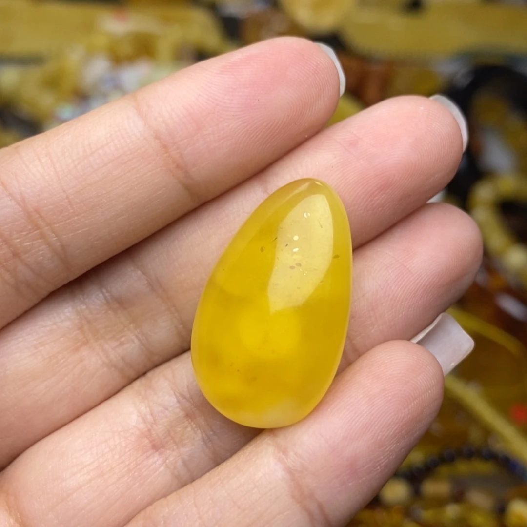 未镶嵌琥珀珠宝奇石