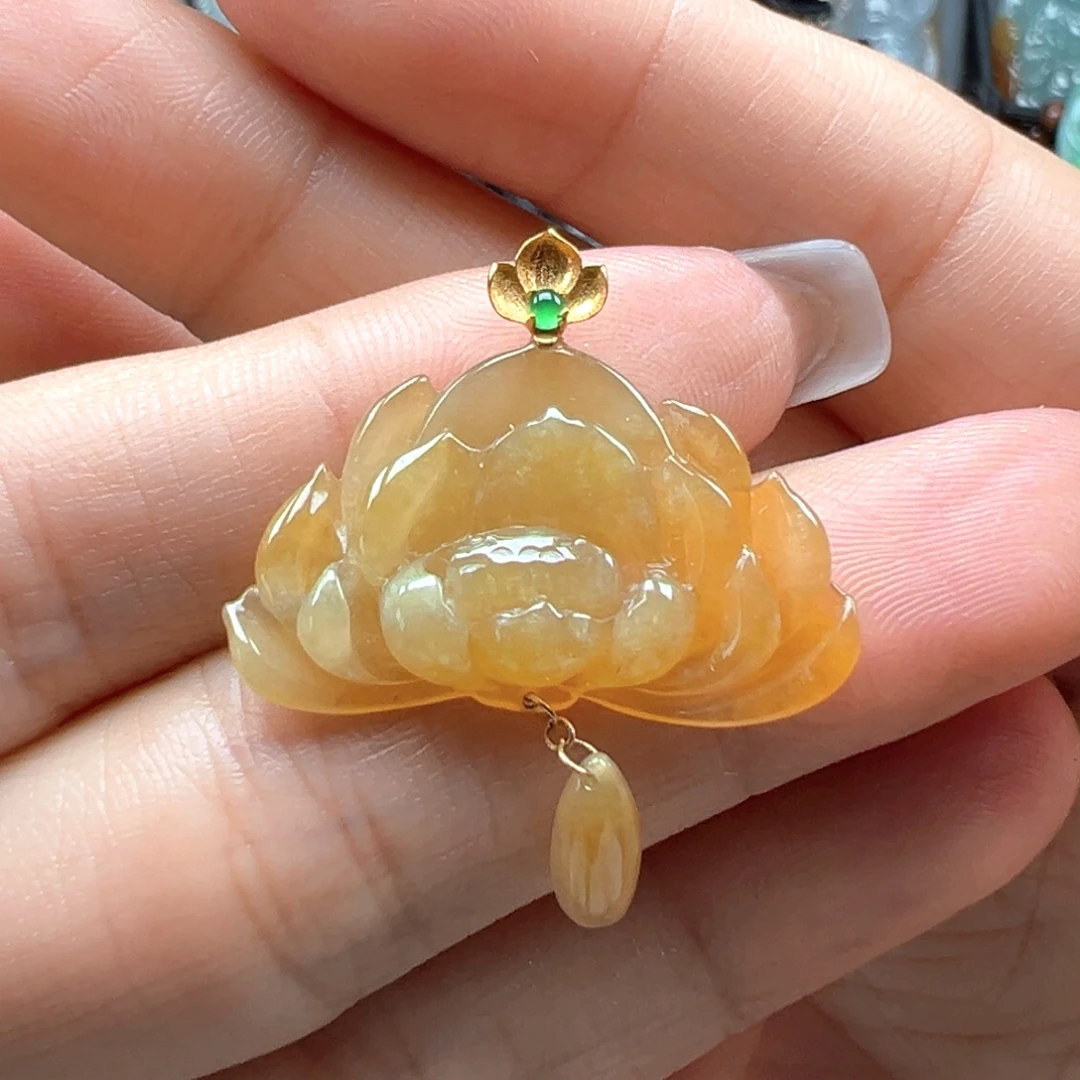 翡翠18K金镶嵌颈饰荷花