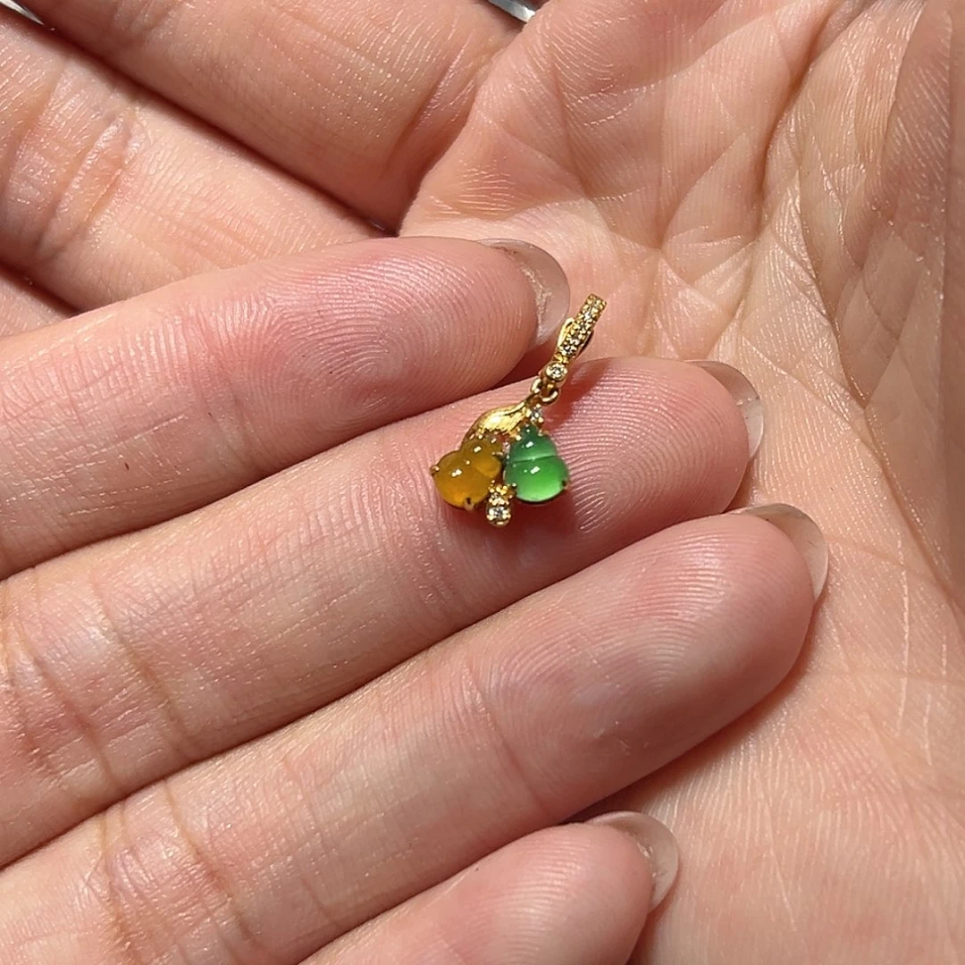 翡翠18K金镶嵌颈饰