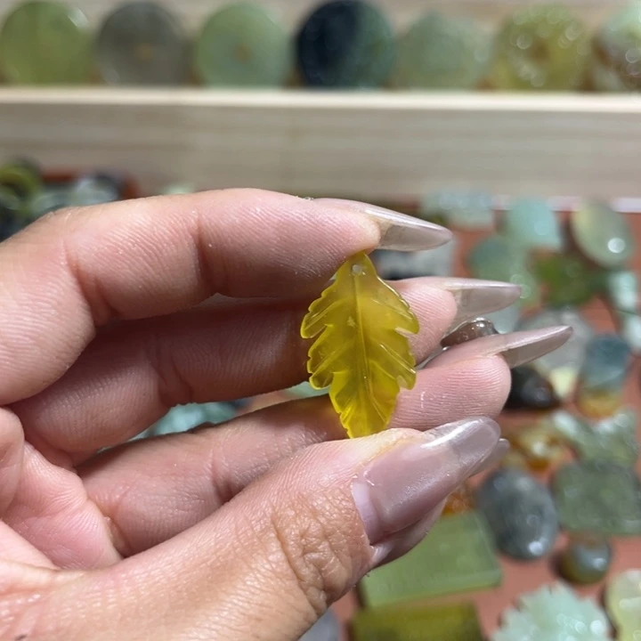 溪***人蛇纹石玉合金颈饰