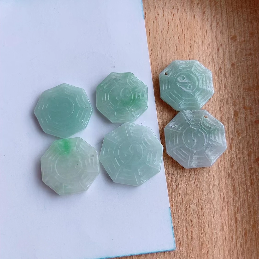 精美八卦小吊坠天然翡翠A货 多样性发一