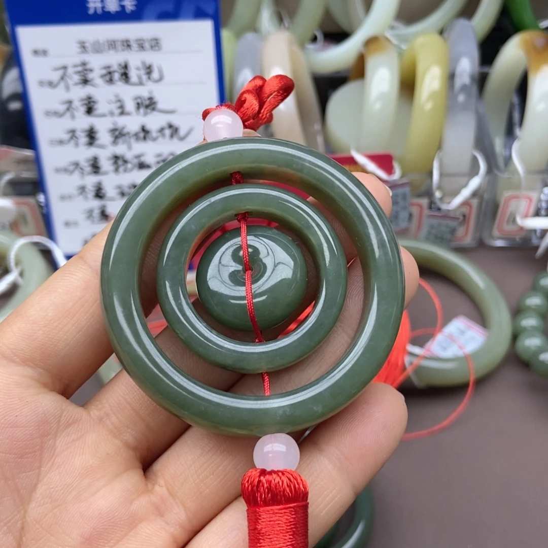 和田玉吊坠(不含链)未镶嵌随***?