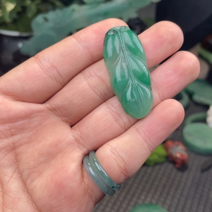 石英质玉未镶嵌颈饰