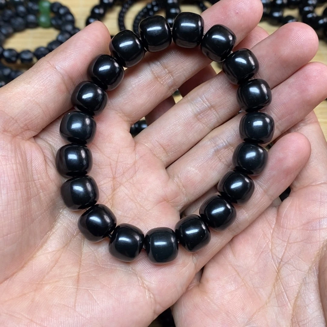 刁***姐和田玉未镶嵌手链