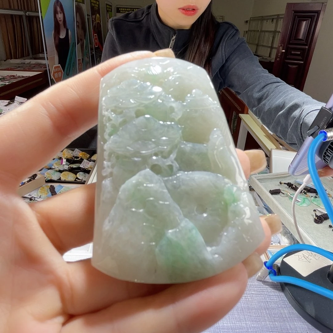 翡翠未镶嵌颈饰一