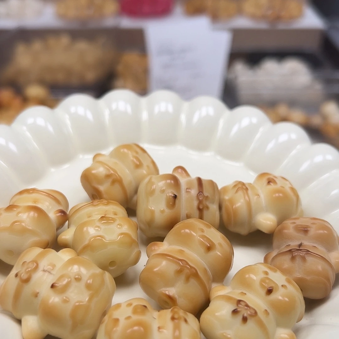 菩提根/象牙果手串瑕疵炭烧眼镜猪10颗有裂
