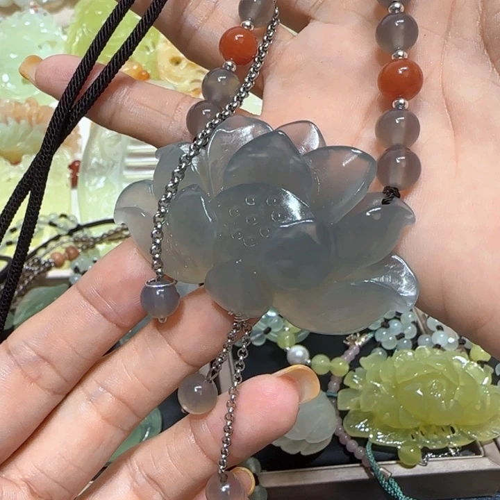 未镶嵌蛇纹石玉吊坠