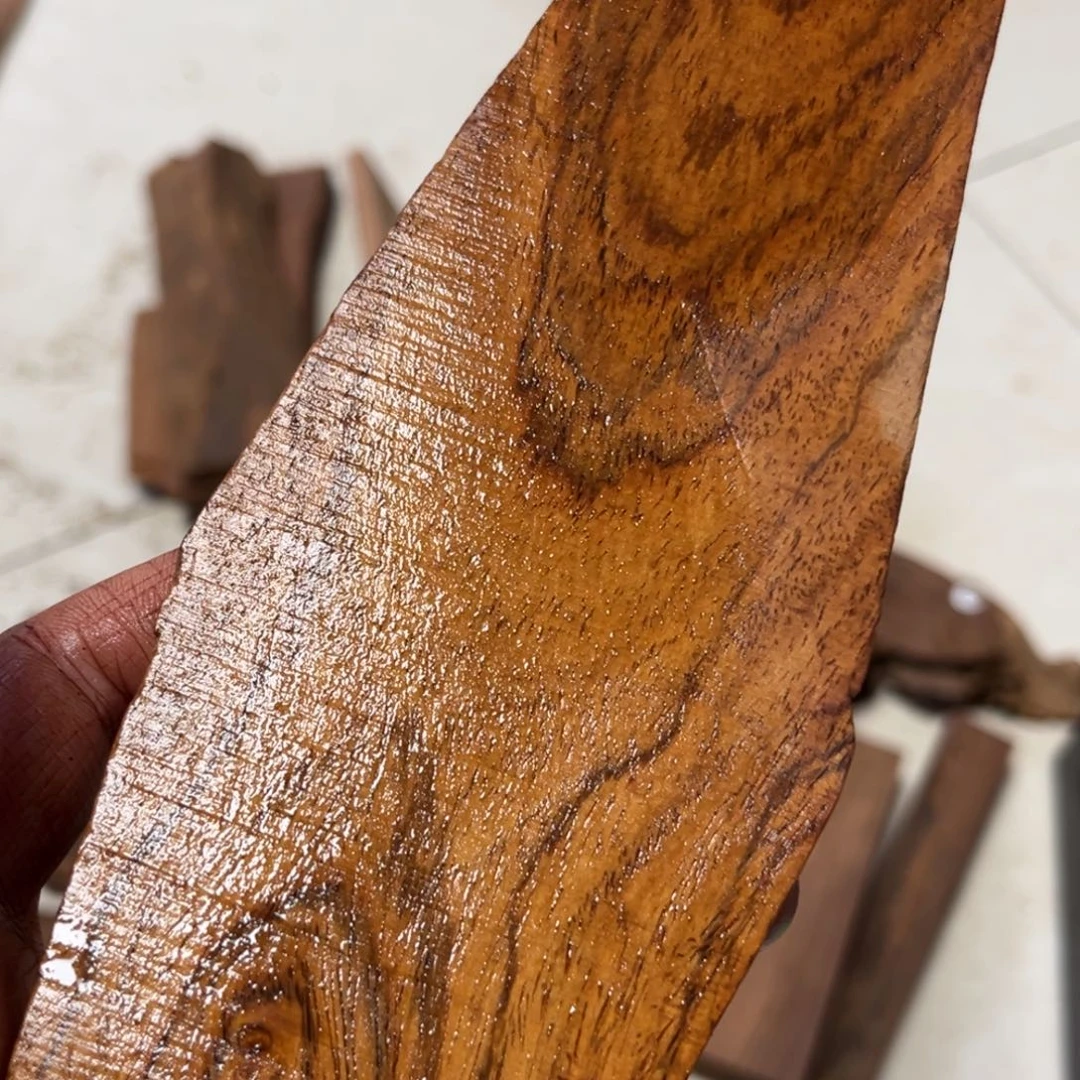 謙***阳黄花梨降香黄檀木料1块