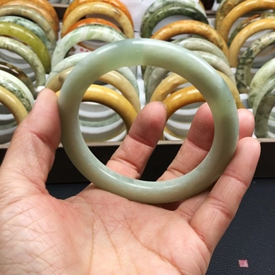 蛇纹石玉手镯未镶嵌大**狸