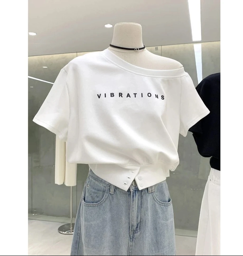 纯欲显瘦字母印花露肩T恤上衣女独特别致设计感短袖春季流行穿搭