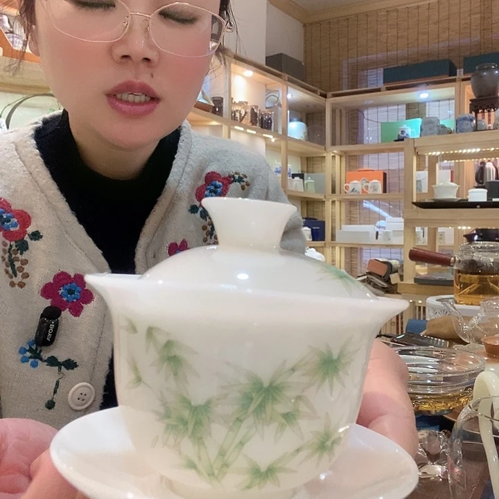 璞玉盖碗悬停瓷器