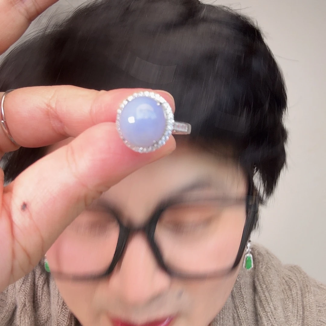 翡翠未镶嵌颈饰一件