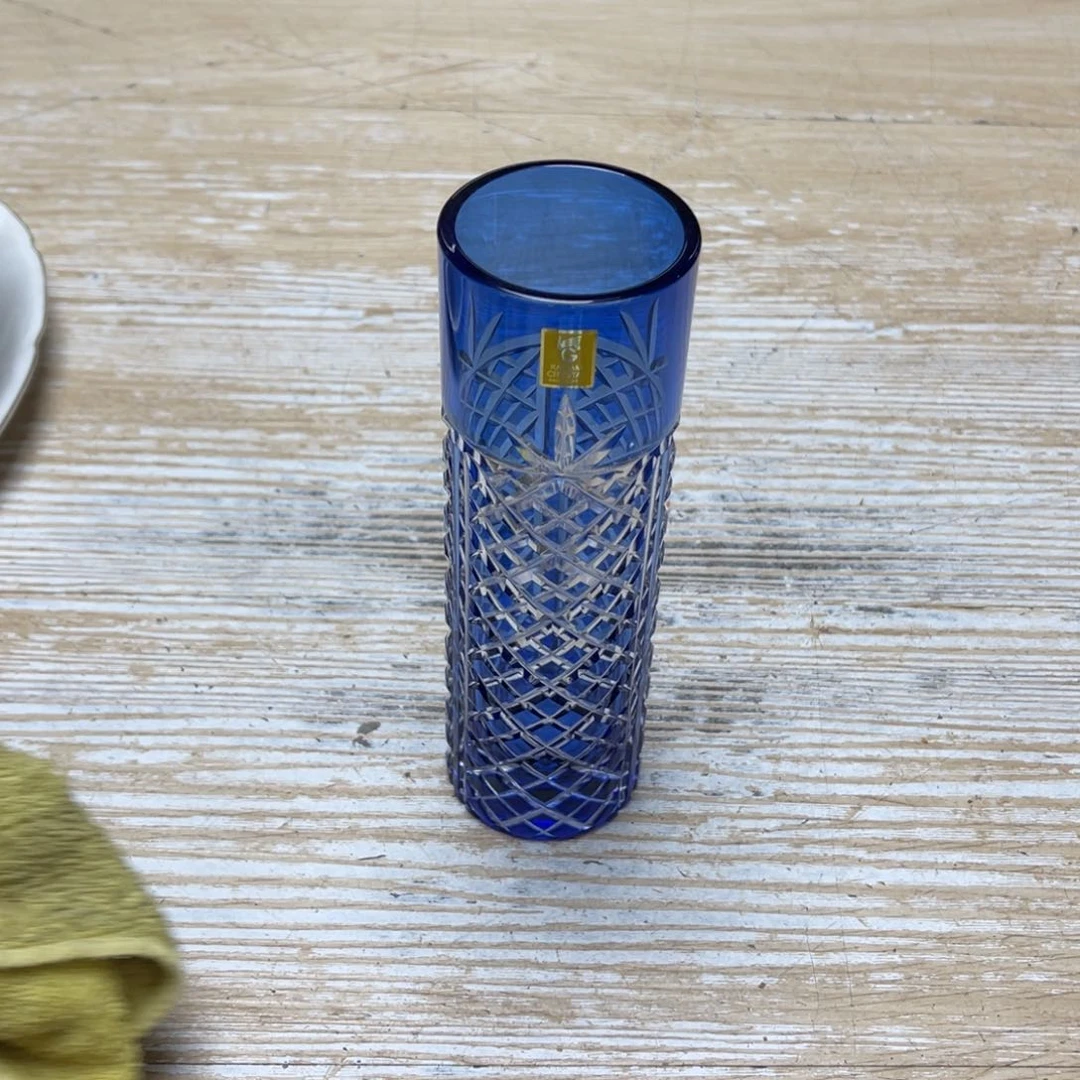 瓷片s****n密密麻麻地排列着一个