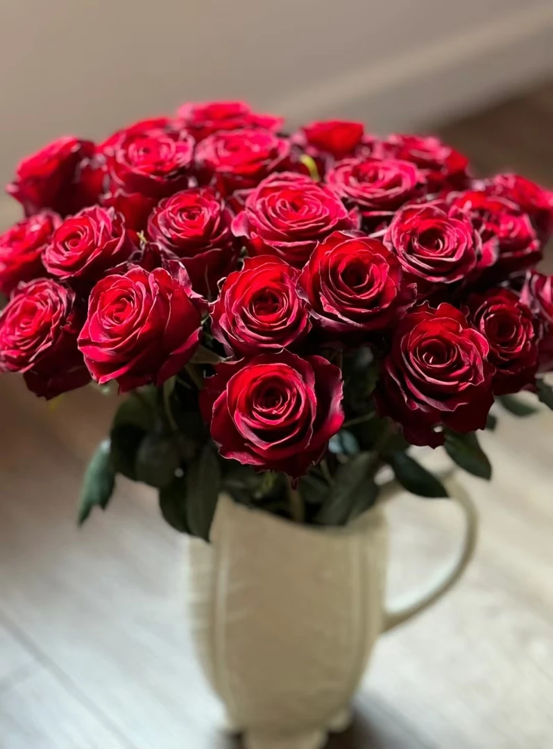 “母亲节鲜花”【红玫瑰+卡布+巧克力+橙芭比+绿芯向日葵+尤加利叶】