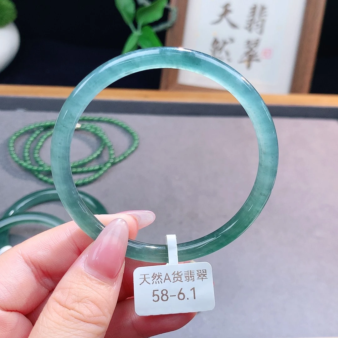 翡翠手镯（圆镯）未镶嵌