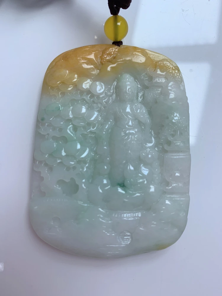 翡翠三彩山水观音吊坠一件