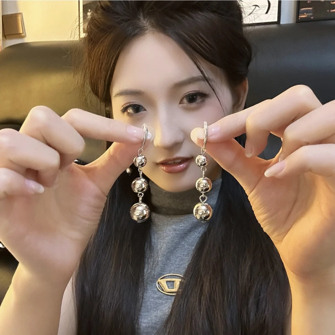 铜合金耳饰 ins冷淡风球球流苏耳扣时尚气质小众耳饰度假拍照耳环